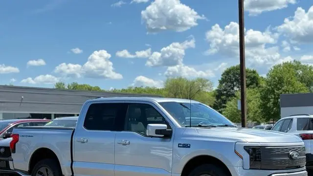 2025 Ford F-150 Lightning Lariat