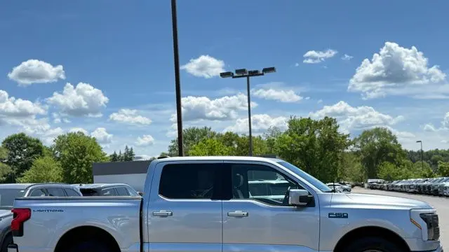 2025 Ford F-150 Lightning Lariat
