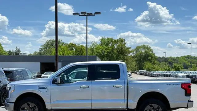2025 Ford F-150 Lightning Lariat