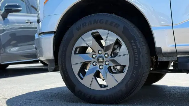 2025 Ford F-150 Lightning Lariat