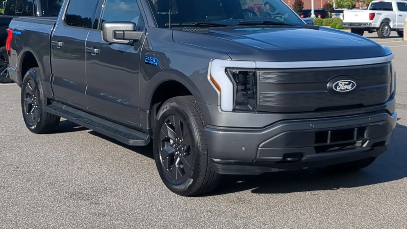 2025 Ford F-150 Lightning Lariat