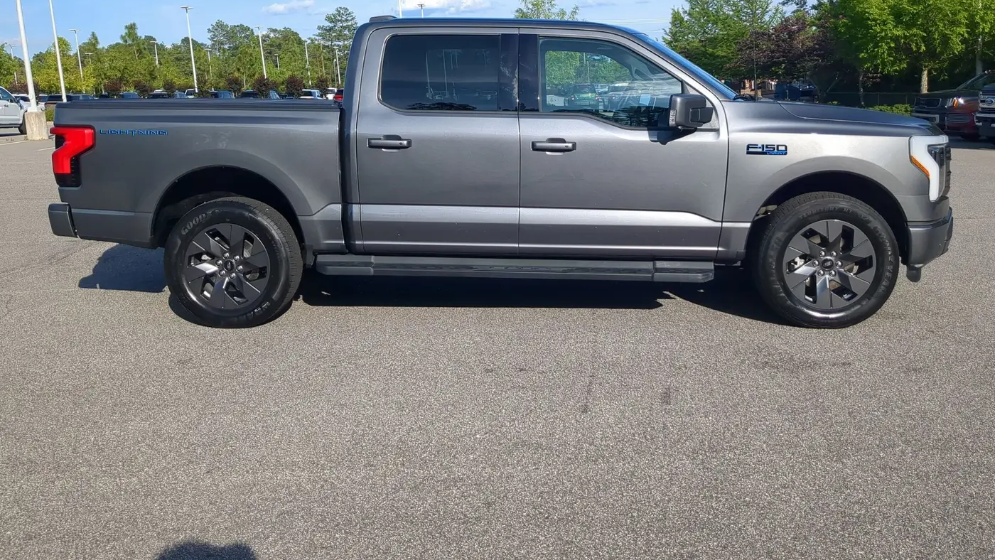 2025 Ford F-150 Lightning Lariat