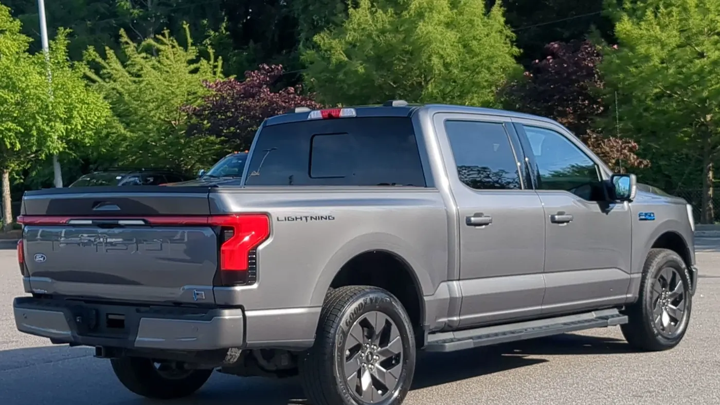 2025 Ford F-150 Lightning Lariat