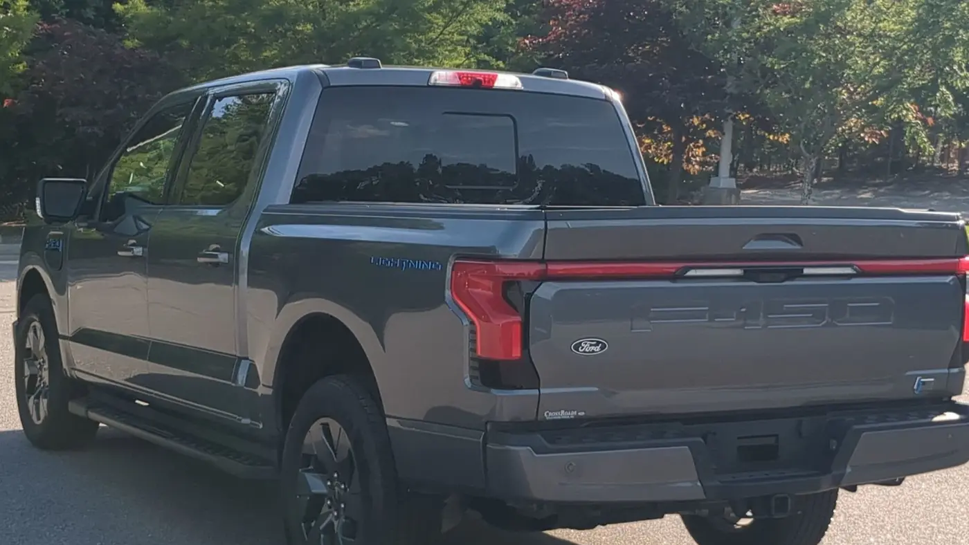 2025 Ford F-150 Lightning Lariat