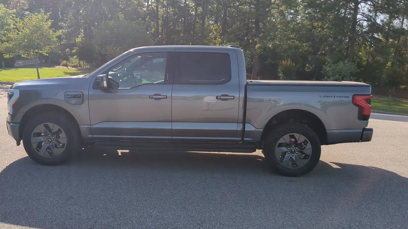 2025 Ford F-150 Lightning Lariat
