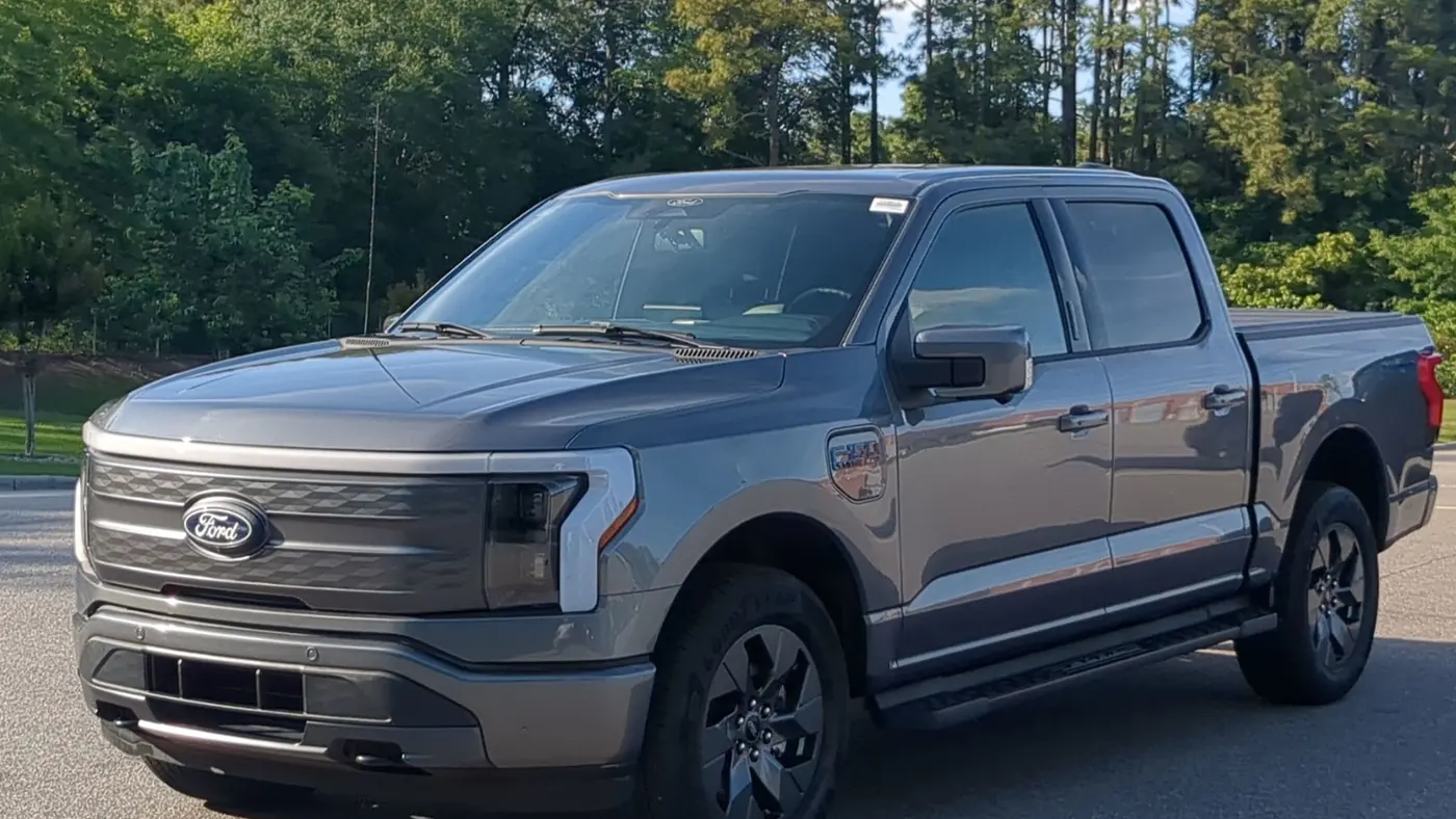 2025 Ford F-150 Lightning Lariat