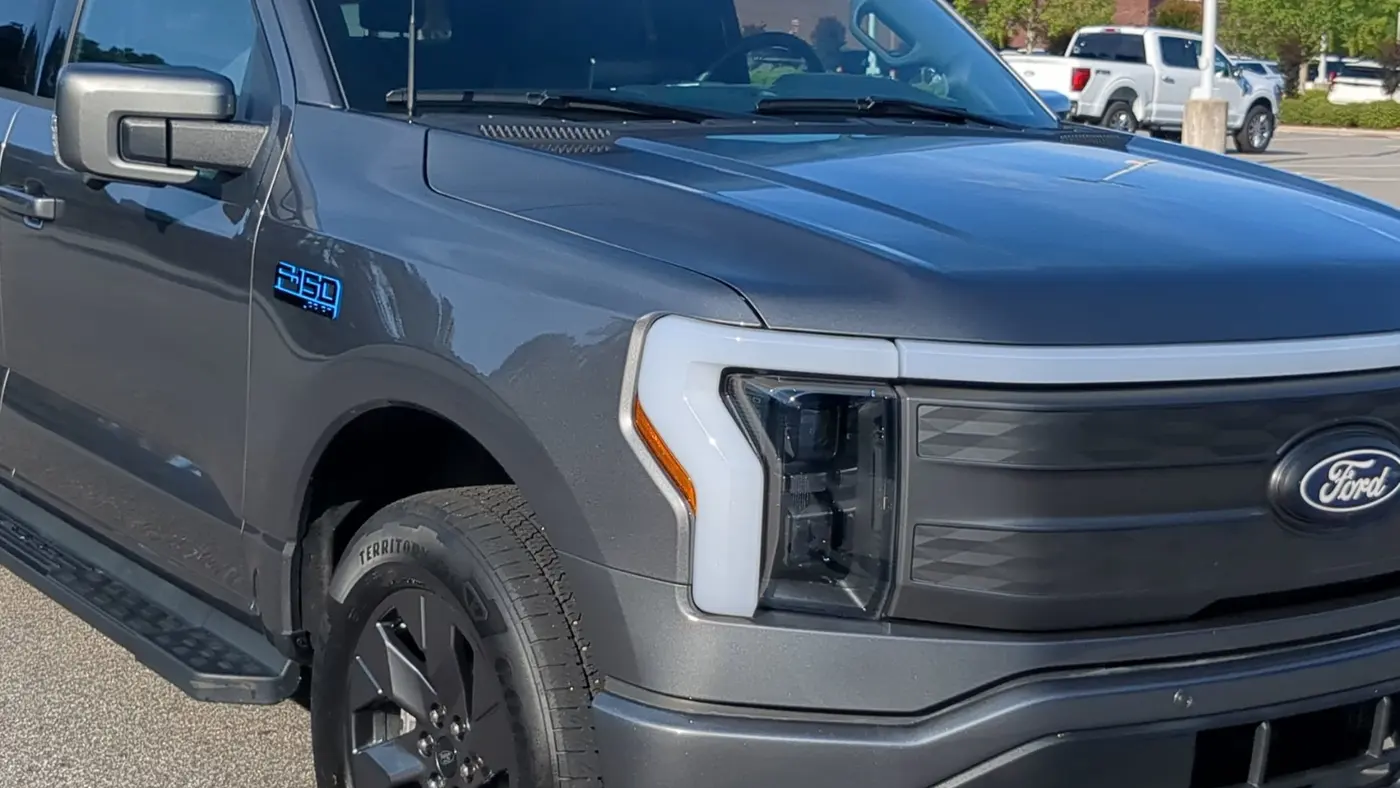 2025 Ford F-150 Lightning Lariat