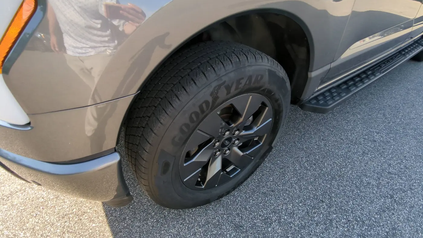 2025 Ford F-150 Lightning Lariat