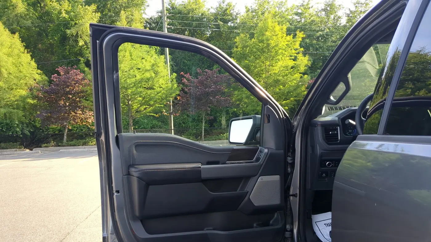 2025 Ford F-150 Lightning Lariat