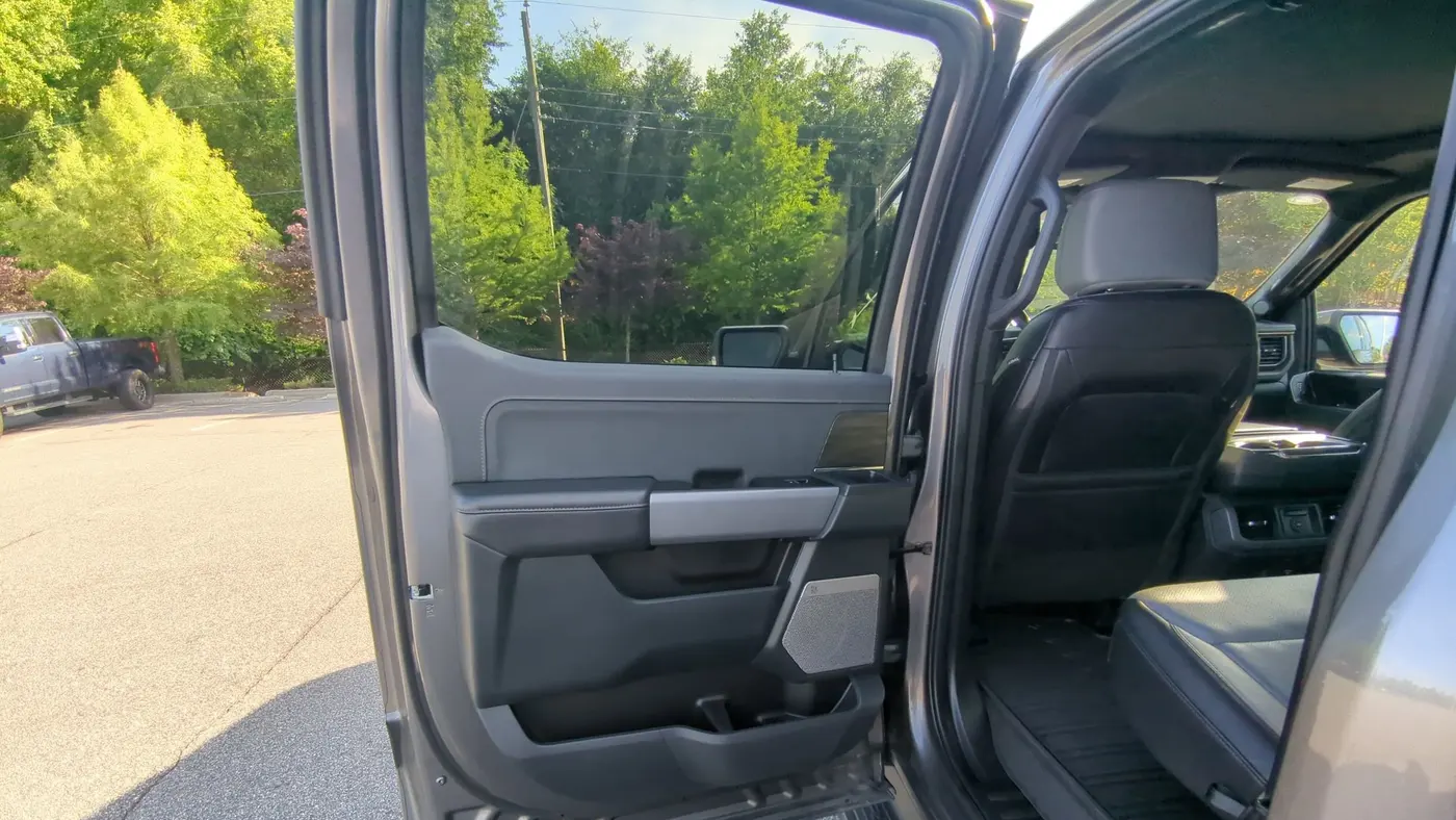 2025 Ford F-150 Lightning Lariat