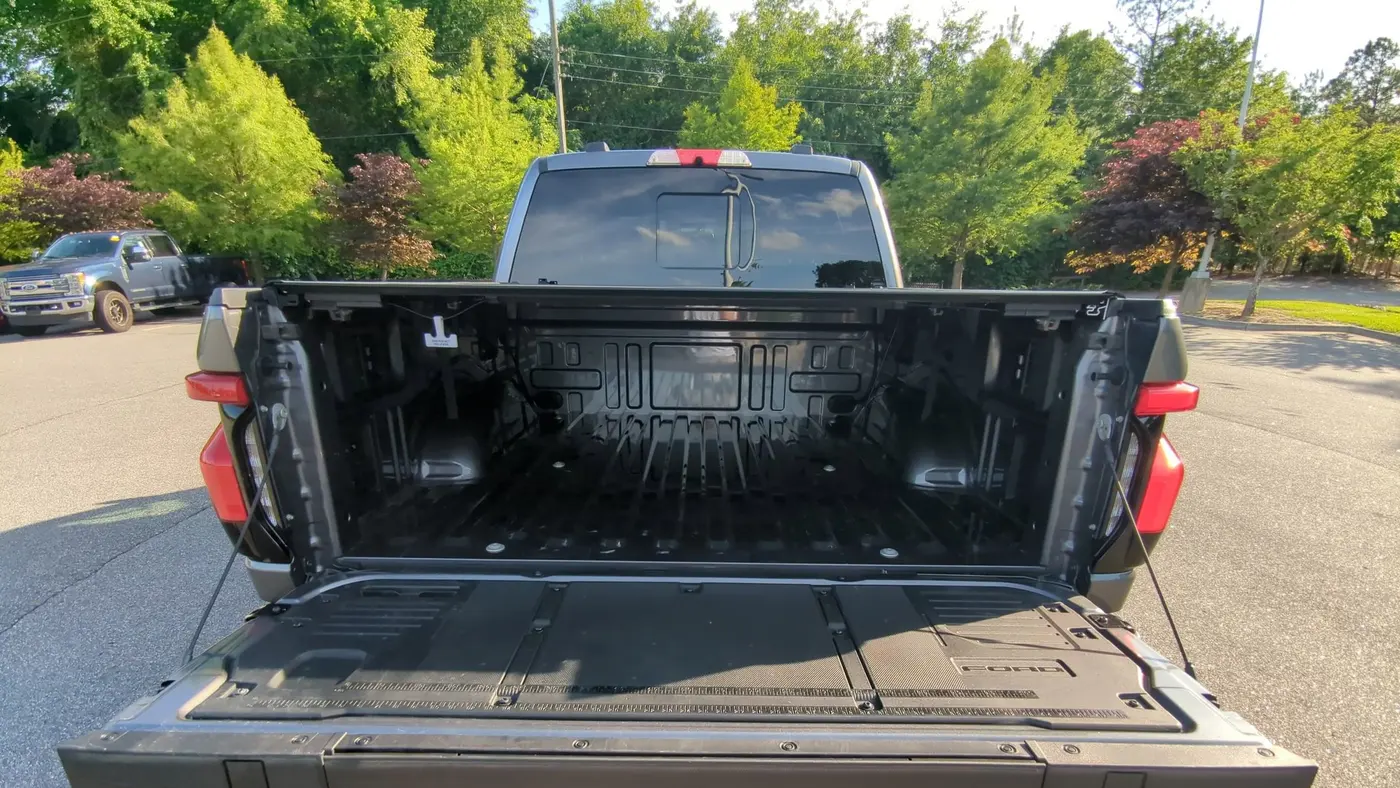 2025 Ford F-150 Lightning Lariat