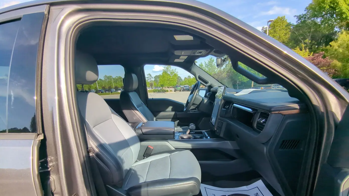 2025 Ford F-150 Lightning Lariat