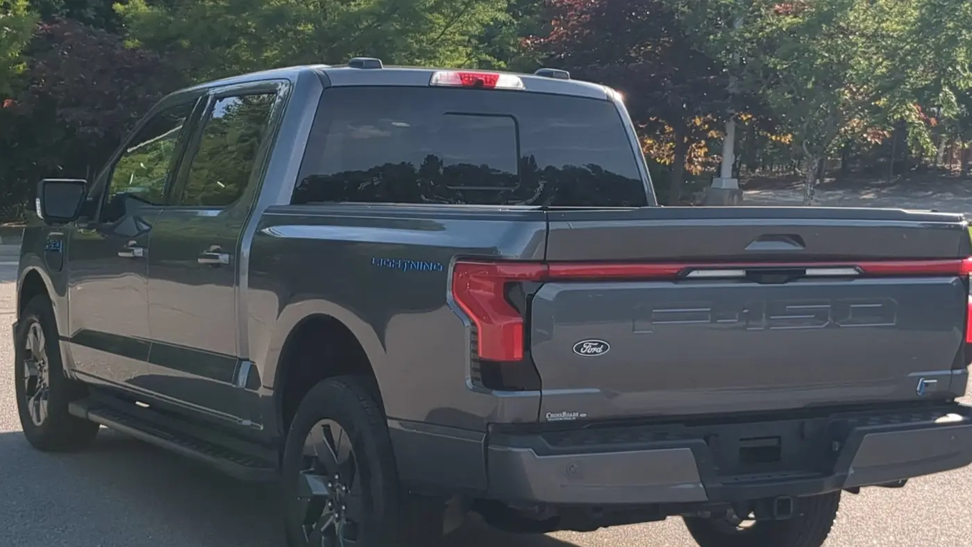 2025 Ford F-150 Lightning Lariat
