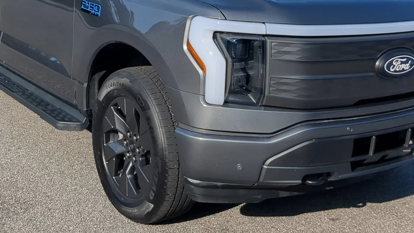 2025 Ford F-150 Lightning Lariat