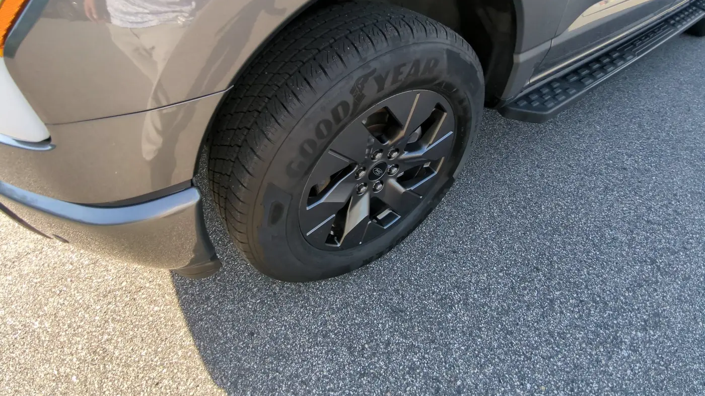 2025 Ford F-150 Lightning Lariat