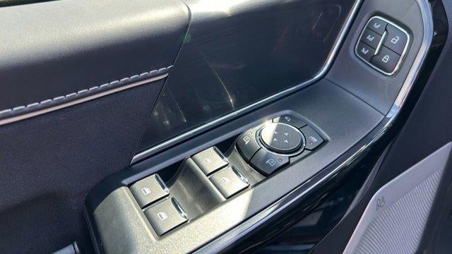 2025 Ford F-150 Lightning Platinum