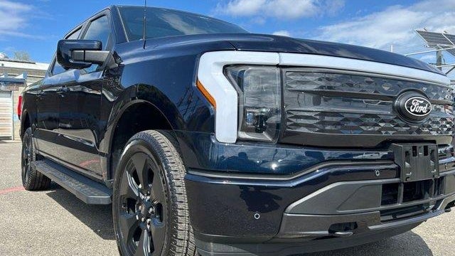 2025 Ford F-150 Lightning Platinum