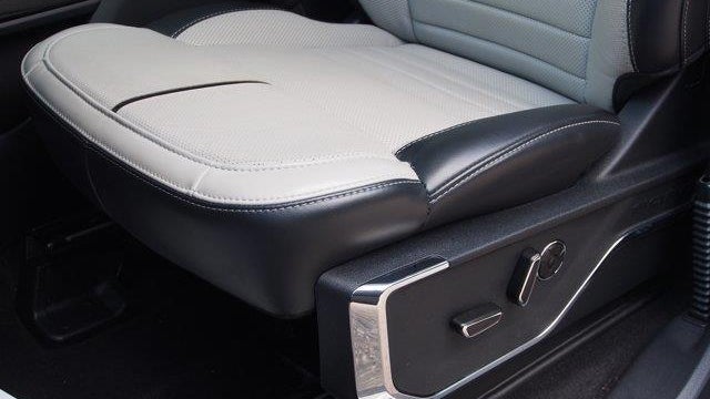 2025 Ford F-150 Lightning Platinum