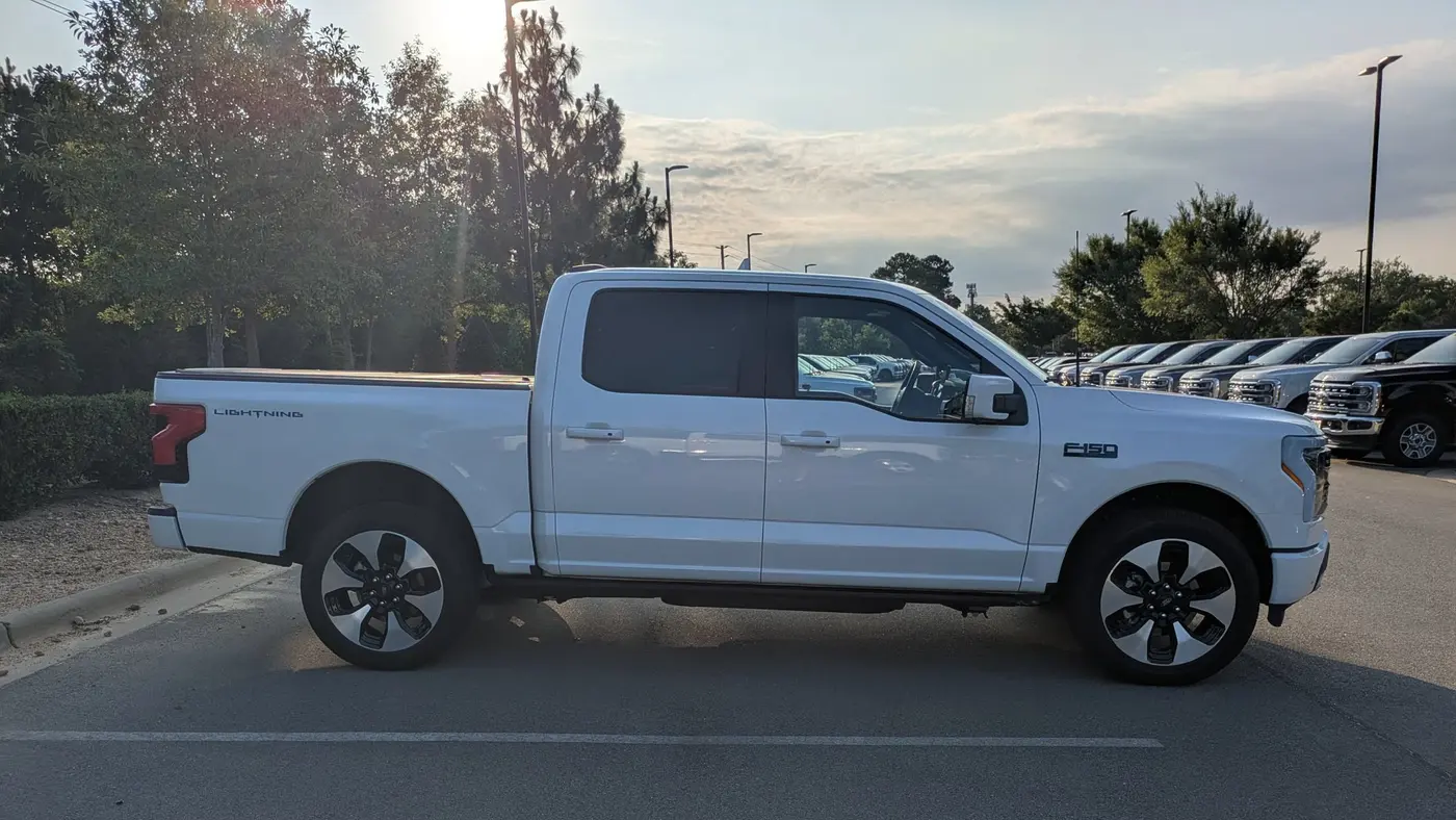 2025 Ford F-150 Lightning Platinum