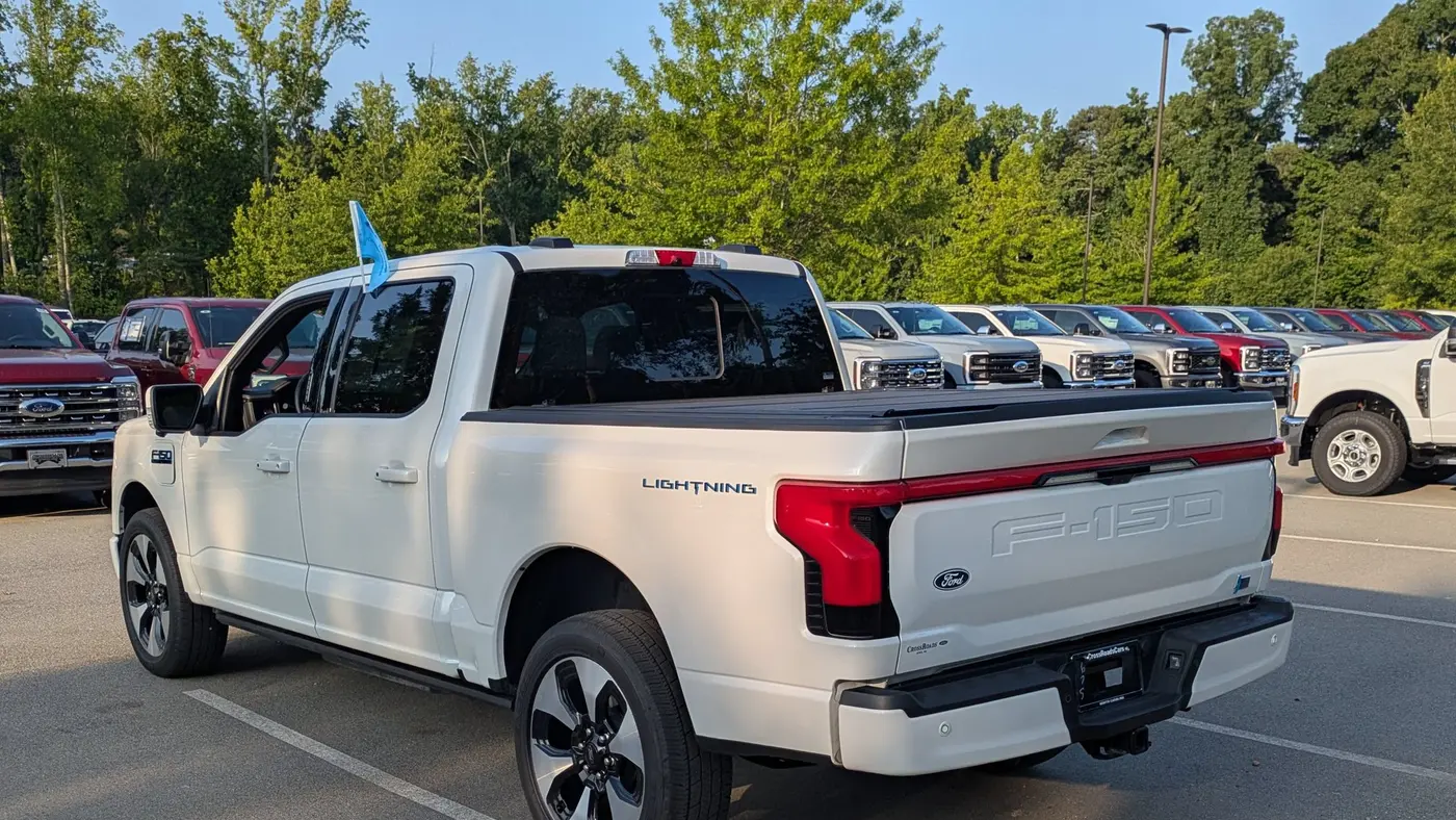 2025 Ford F-150 Lightning Platinum