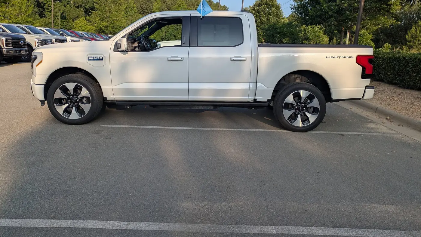 2025 Ford F-150 Lightning Platinum