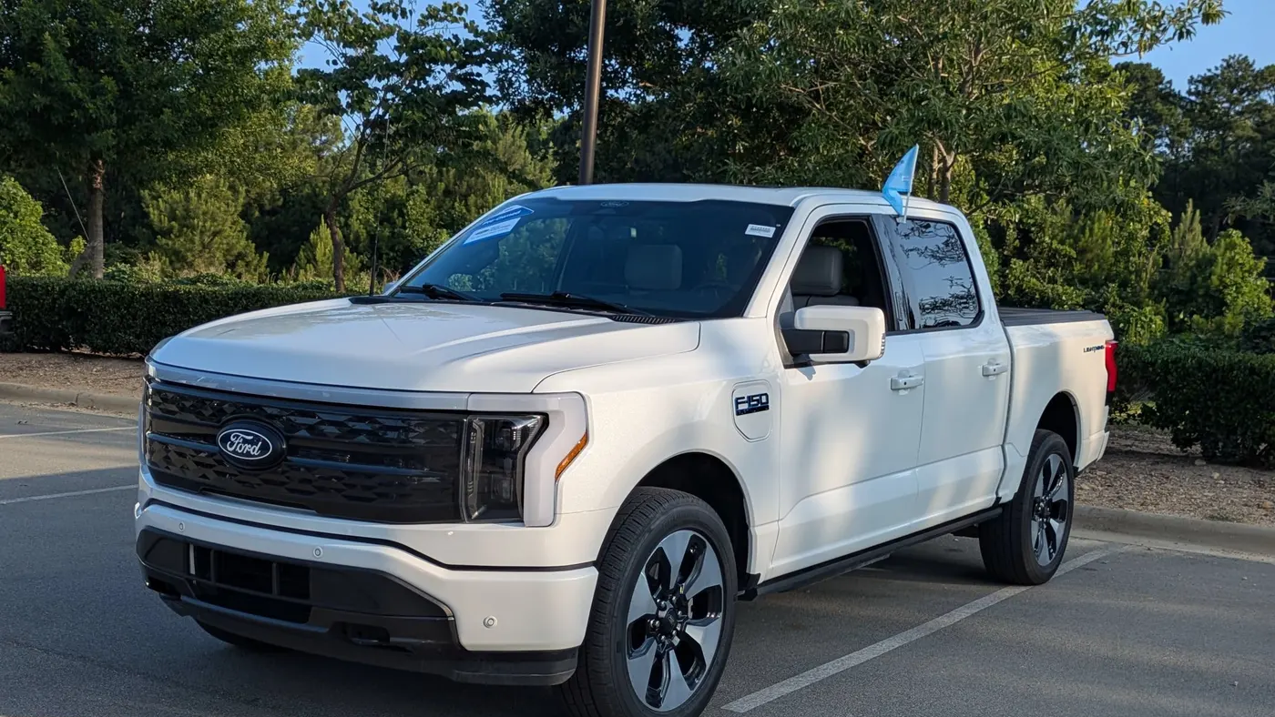 2025 Ford F-150 Lightning Platinum