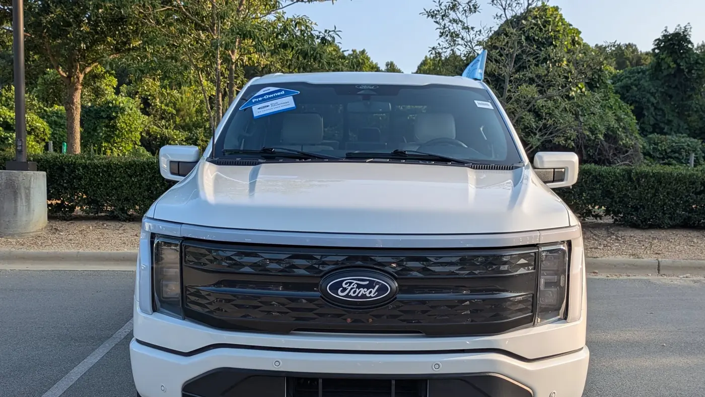 2025 Ford F-150 Lightning Platinum