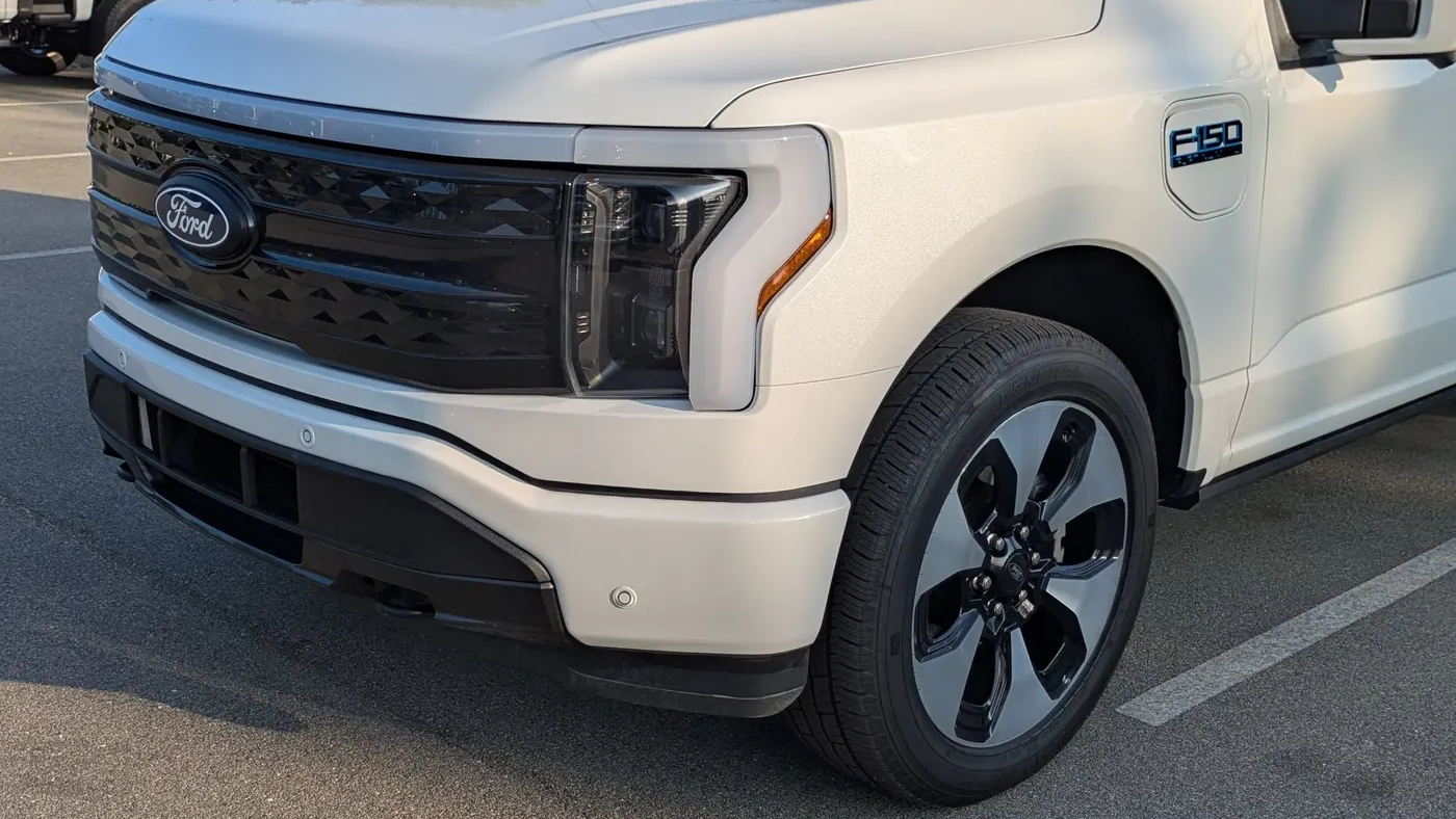 2025 Ford F-150 Lightning Platinum