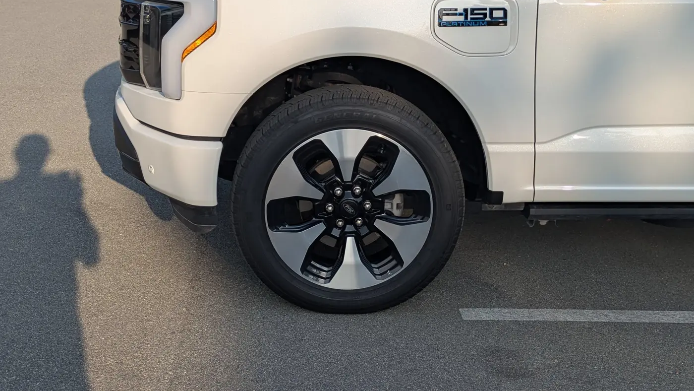 2025 Ford F-150 Lightning Platinum