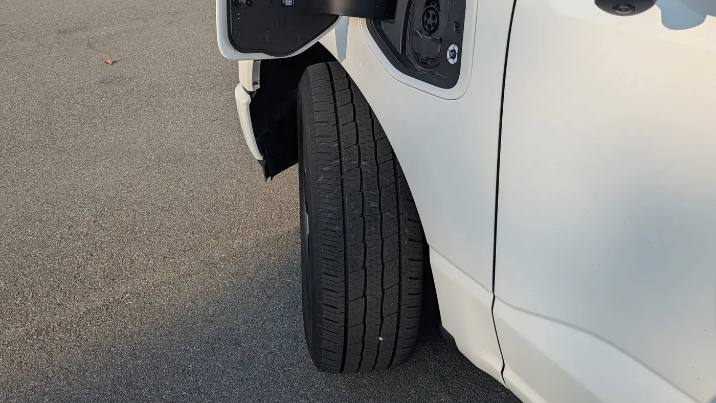 2025 Ford F-150 Lightning Platinum