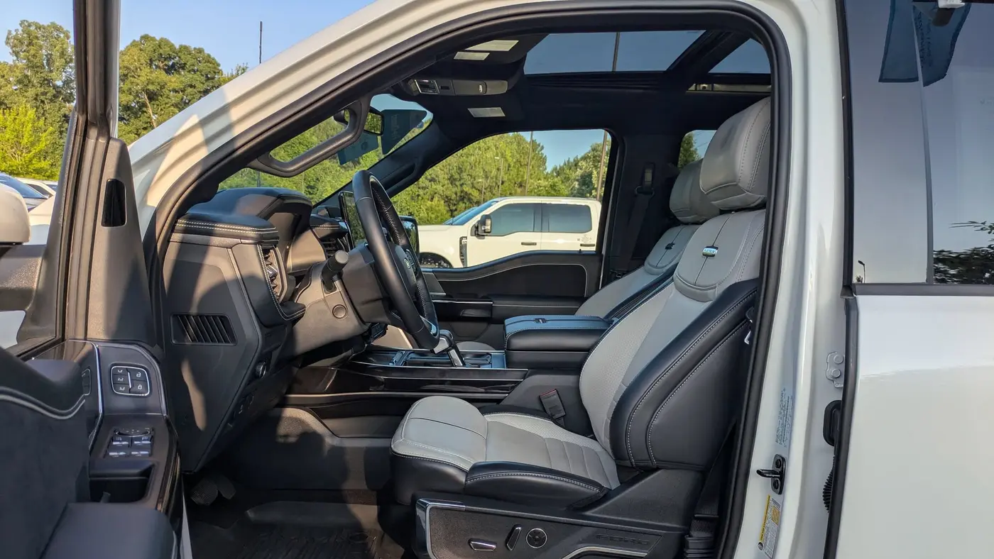 2025 Ford F-150 Lightning Platinum