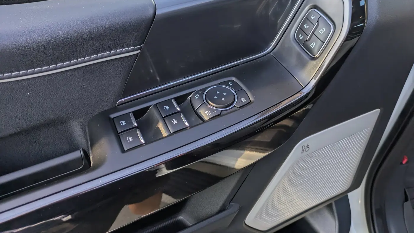 2025 Ford F-150 Lightning Platinum