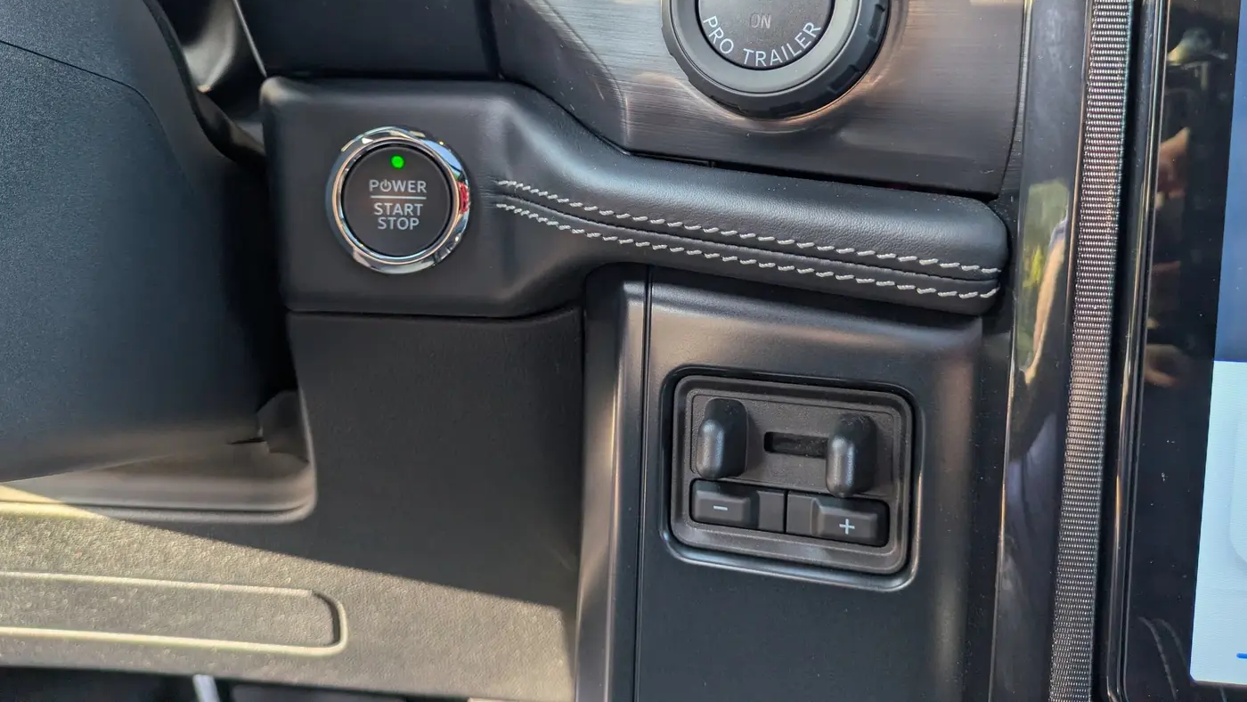 2025 Ford F-150 Lightning Platinum