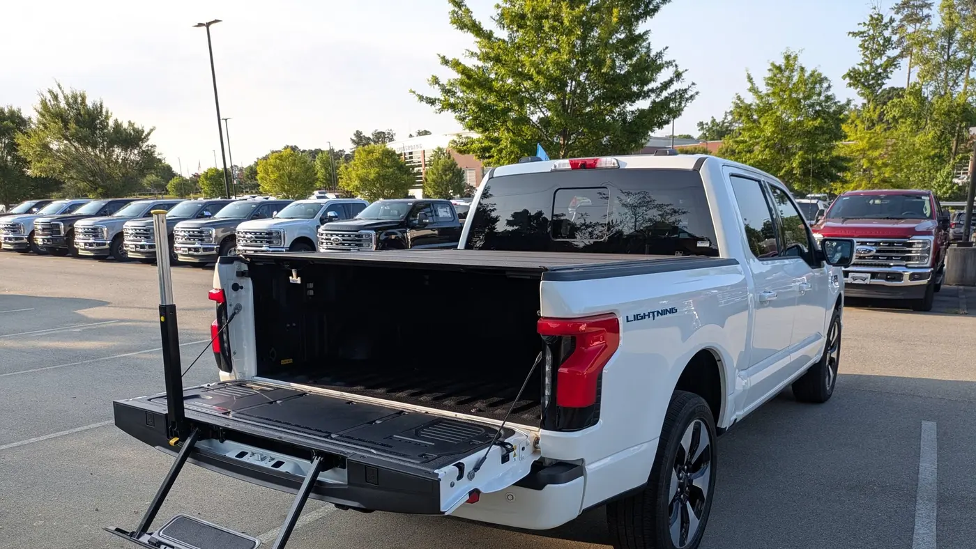 2025 Ford F-150 Lightning Platinum