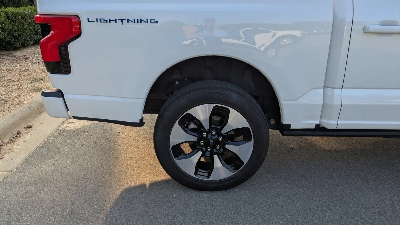 2025 Ford F-150 Lightning Platinum