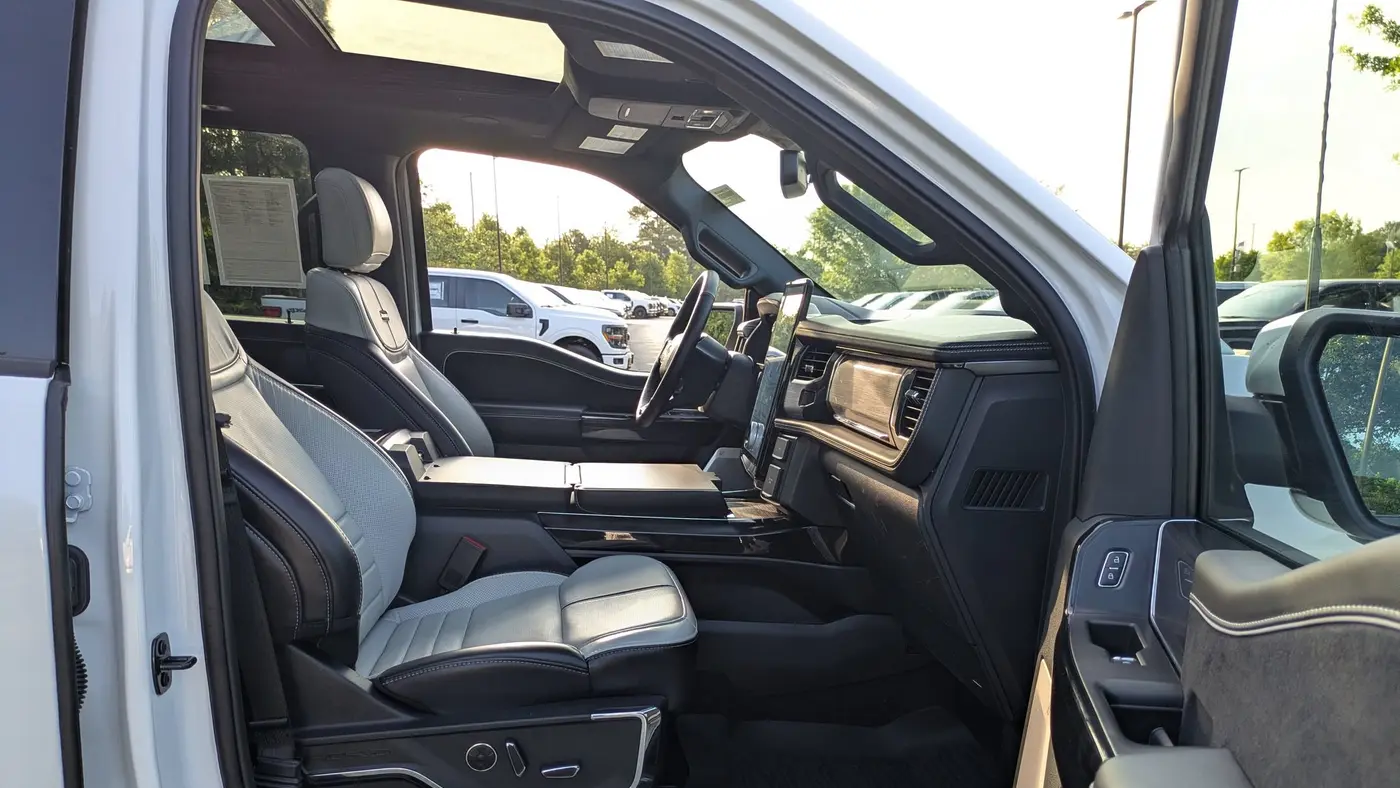 2025 Ford F-150 Lightning Platinum