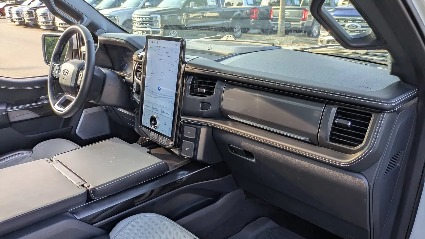 2025 Ford F-150 Lightning Platinum