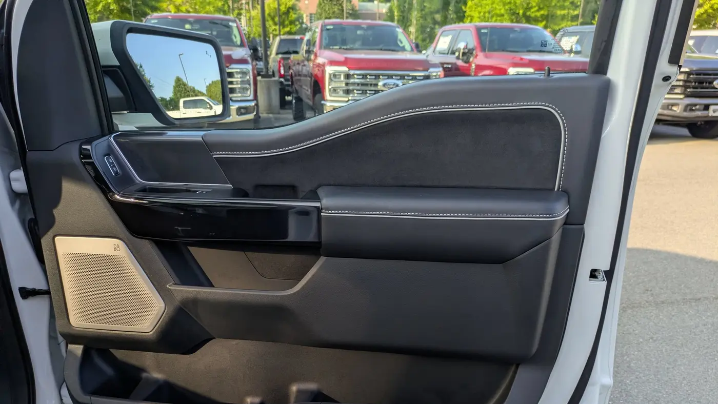 2025 Ford F-150 Lightning Platinum