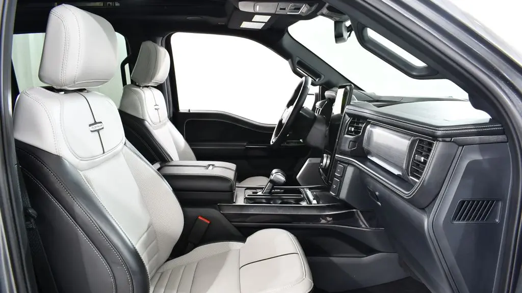 2025 Ford F-150 Lightning Platinum