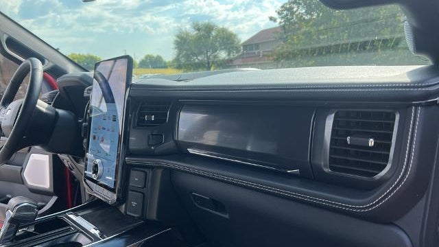 2025 Ford F-150 Lightning Platinum