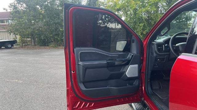 2025 Ford F-150 Lightning Platinum