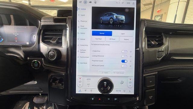 2025 Ford F-150 Lightning Platinum