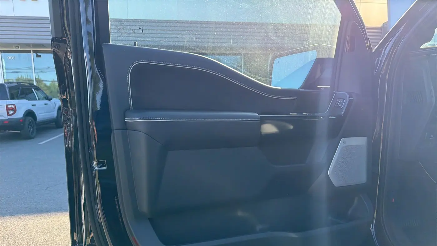 2025 Ford F-150 Lightning Platinum