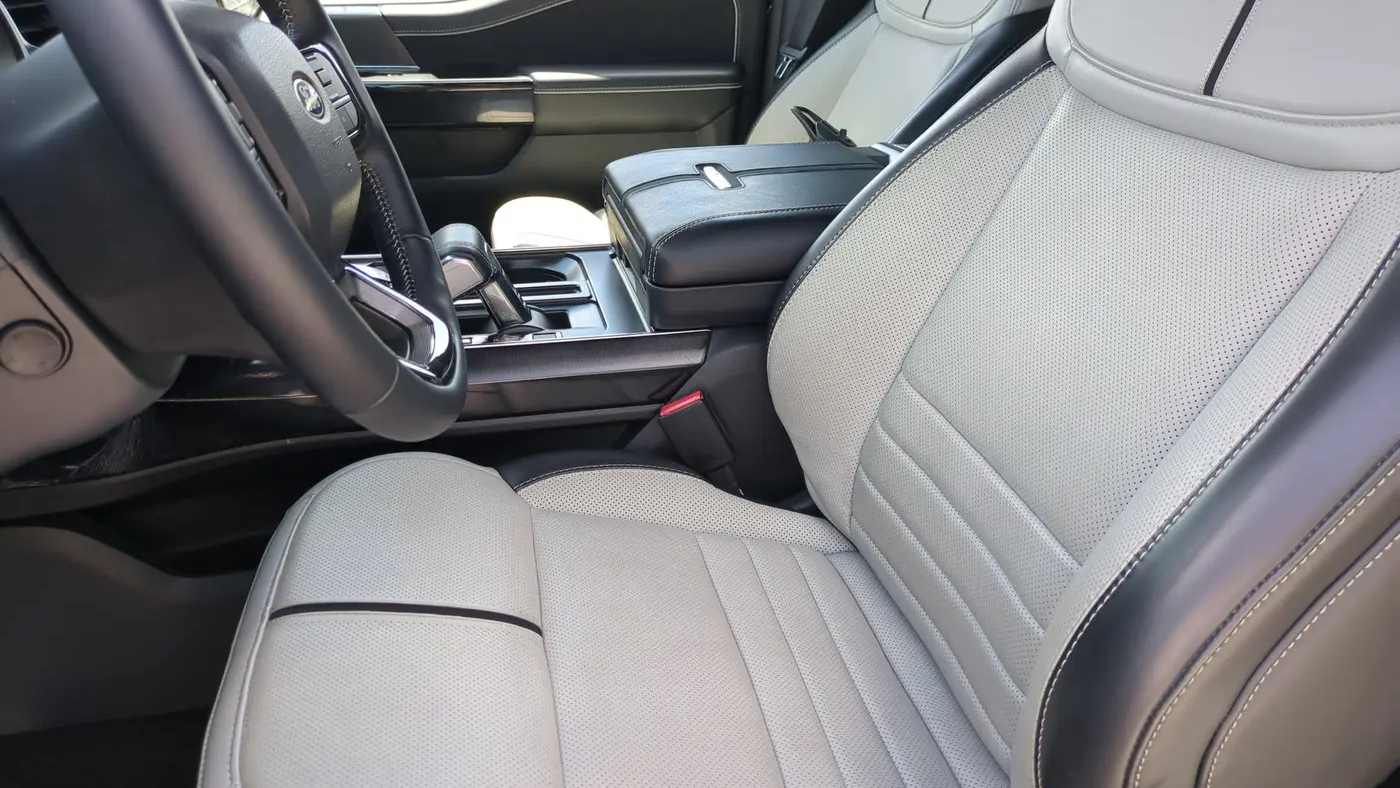 2025 Ford F-150 Lightning Platinum
