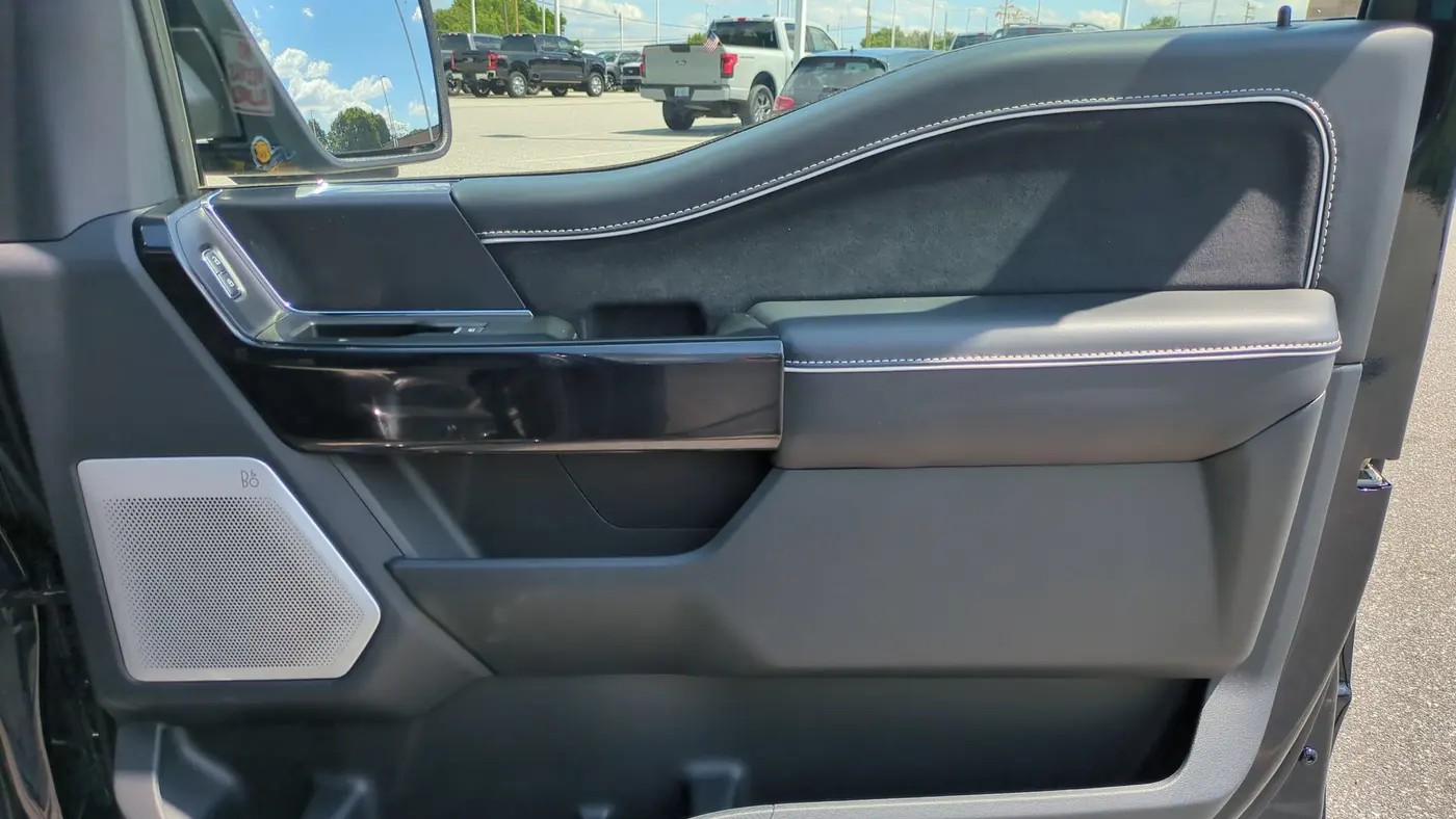 2025 Ford F-150 Lightning Platinum
