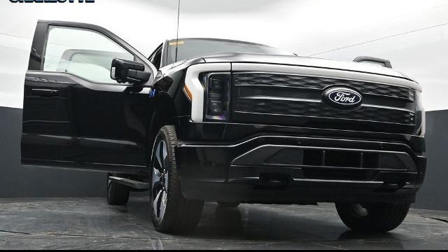 2025 Ford F-150 Lightning Platinum