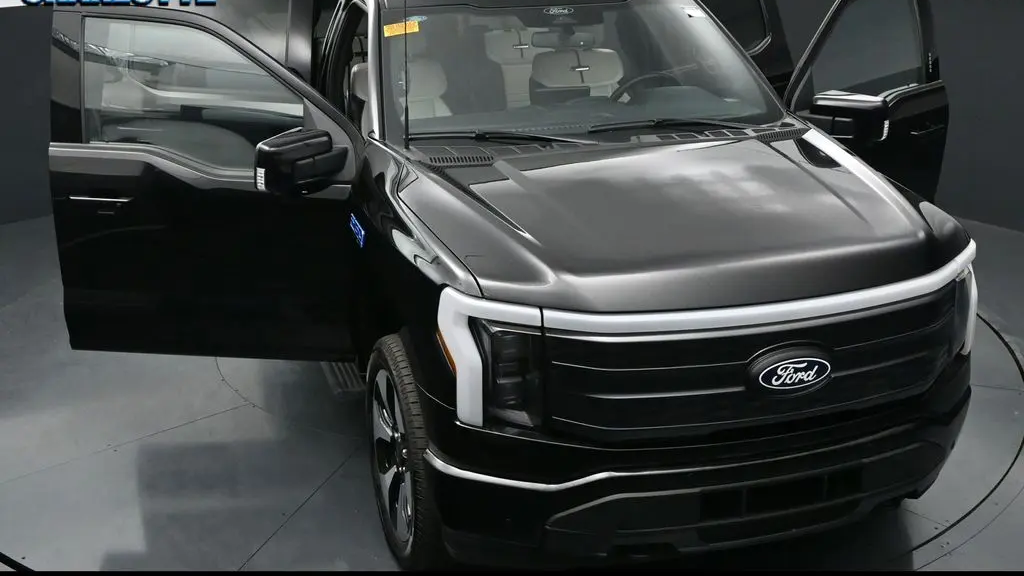 2025 Ford F-150 Lightning Platinum