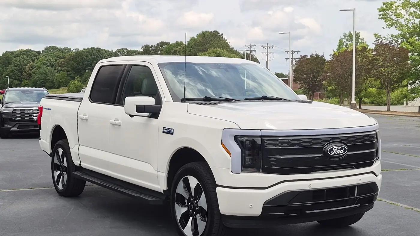 2025 Ford F-150 Lightning Platinum