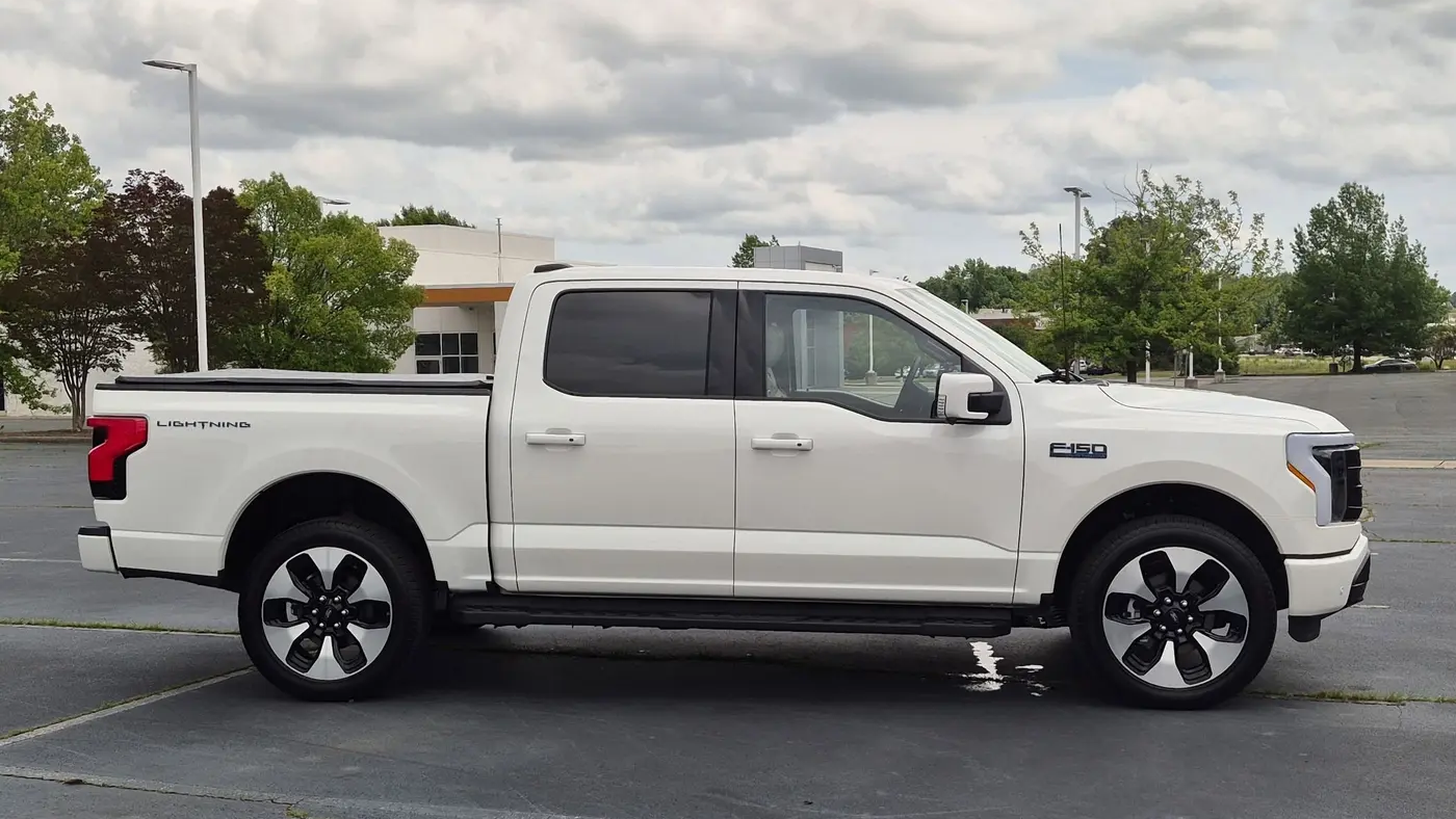 2025 Ford F-150 Lightning Platinum