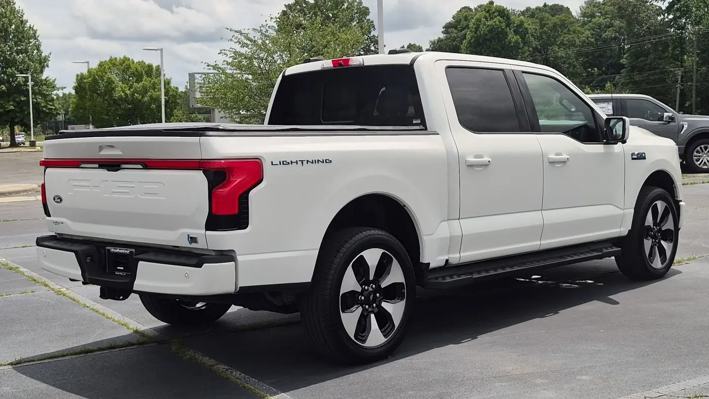 2025 Ford F-150 Lightning Platinum